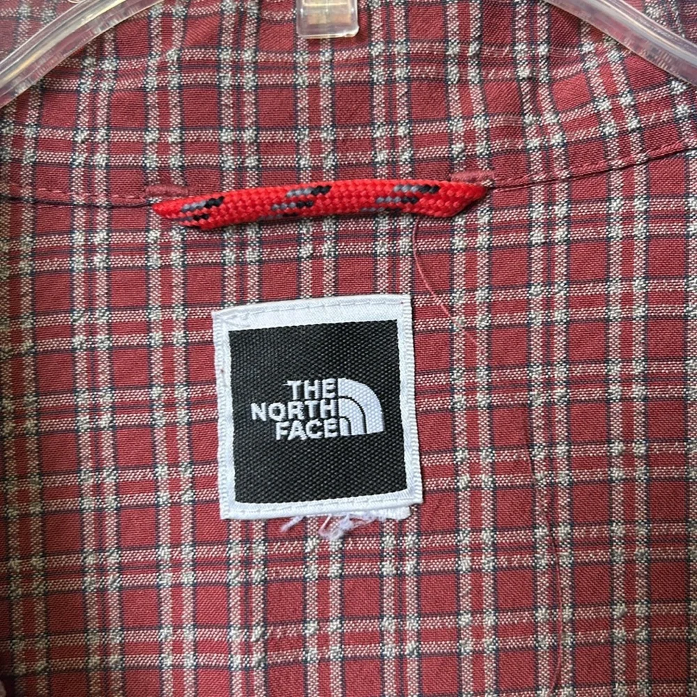 The North Face Red Plaid Button‎ Down Shirt Textured Outdoors Gorpcore M